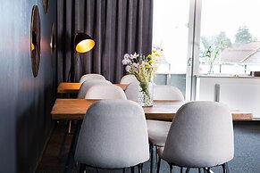 Hotel B