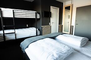 Hotel B