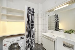 Hotel B