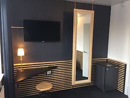 Hotel B
