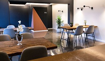 Hotel B