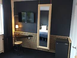 Hotel B