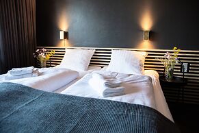 Hotel B