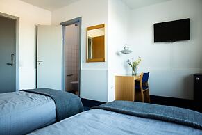 Hotel B