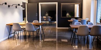 Hotel B
