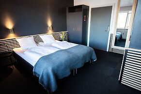 Hotel B