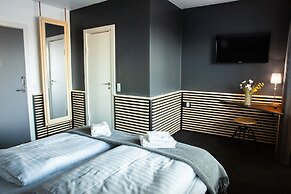 Hotel B