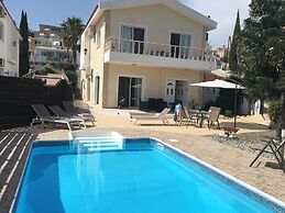 3 Bed Villa 10 Minutes Drive From Beautiful Beach