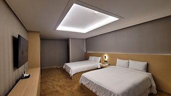World Tourist Hotel