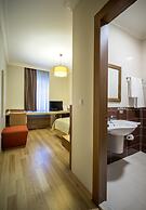 My Rose Hotel