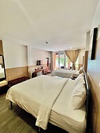 Vida Loca Resort & Sunset Beach