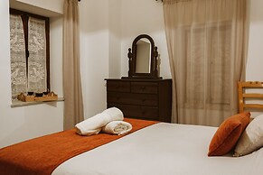 Ariadni Gaia Cottage