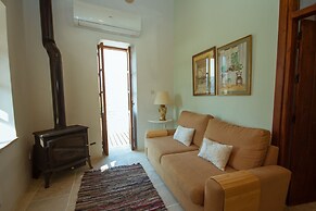 Thyone Uno Bal Cottage