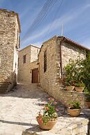 Thyone Uno Bal Cottage