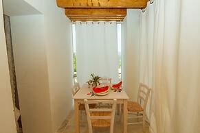 Thyone Uno Cottage