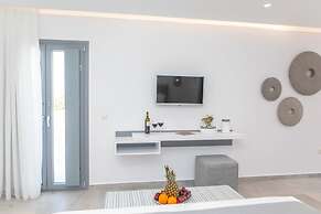Crystal Mare Suites