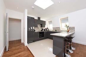 Modern & Spacious 2 Bed Apartment at Clapham Junction