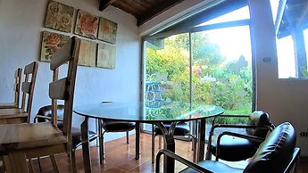 Lake House AT022