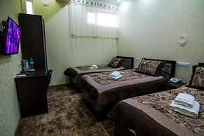 Hotel Buston
