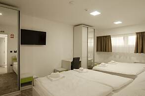 Hostel Green