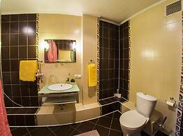 Apartment on Dekabristov 116