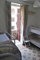 Sunrise Hostel & Rooms