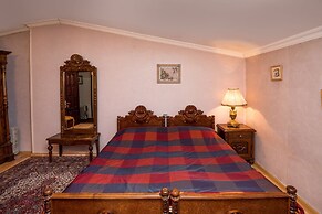 Lia's Guest House