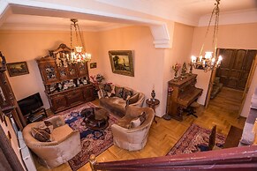 Lia's Guest House