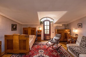 Lia's Guest House