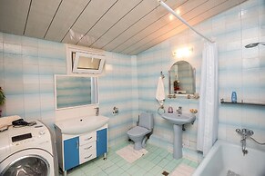 Lia's Guest House