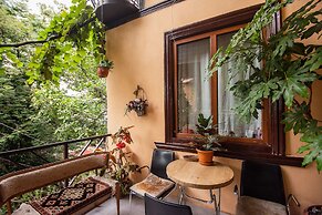 Lia's Guest House
