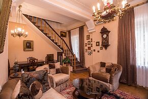 Lia's Guest House