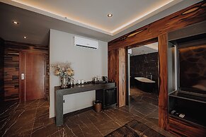 La Urumpta Hotel, AKEN MIND