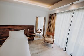 La Urumpta Hotel, AKEN MIND
