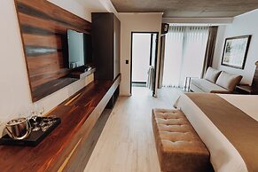 La Urumpta Hotel, AKEN MIND
