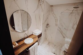 La Urumpta Hotel, AKEN MIND