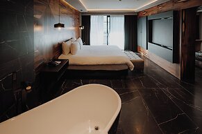 La Urumpta Hotel, AKEN MIND