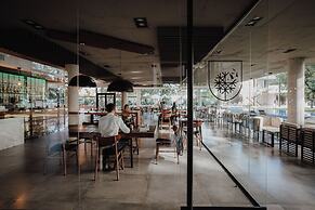 La Urumpta Hotel, AKEN MIND