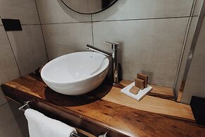 La Urumpta Hotel, AKEN MIND