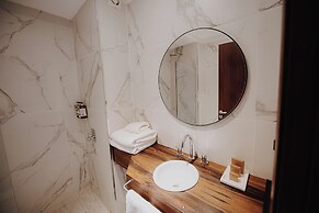 La Urumpta Hotel, AKEN MIND