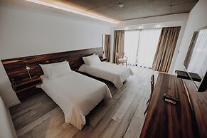 La Urumpta Hotel, AKEN MIND
