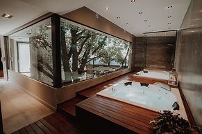 La Urumpta Hotel, AKEN MIND