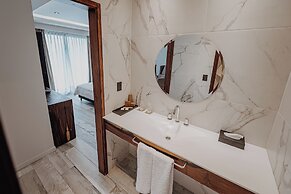 La Urumpta Hotel, AKEN MIND
