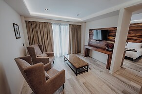 La Urumpta Hotel, AKEN MIND