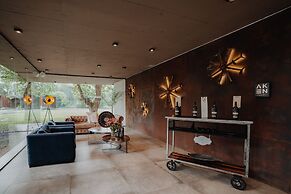 La Urumpta Hotel, AKEN MIND