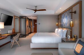 Conrad Punta de Mita