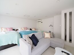 Kukuru House