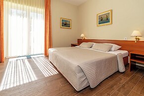 Hotel Dobrovit