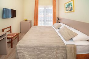 Hotel Dobrovit