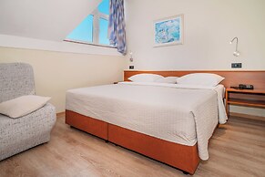 Hotel Dobrovit